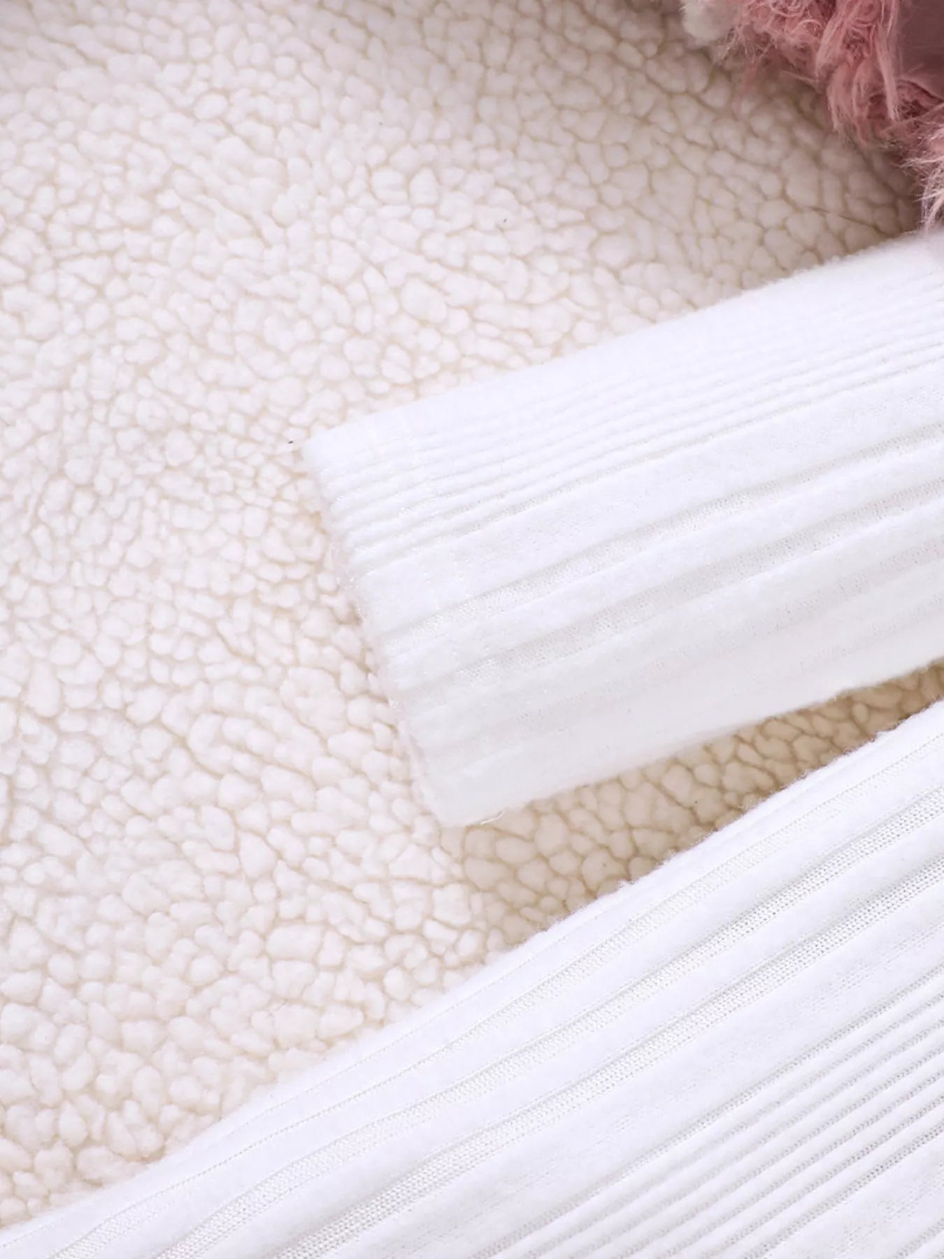 5ae3642b858a4e2ea794359203d4383e-Max-Origin