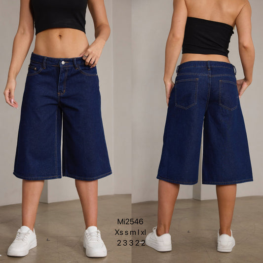 Denim 3/4 Shorts in blue and black